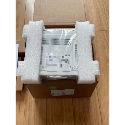 FG-81F 8 x porte RJ45 GE 2 x porte WAN multimediali condivise RJ45/SFP 128 GB SSD Design compatto