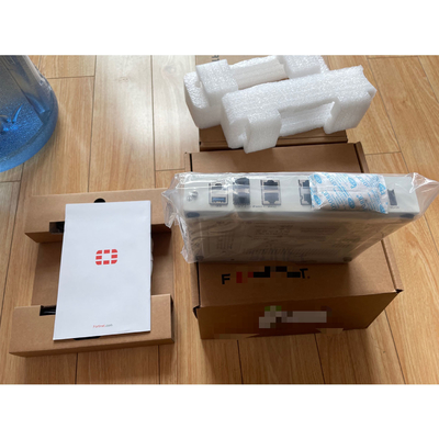 FG-81F 8 x porte RJ45 GE 2 x porte WAN multimediali condivise RJ45/SFP 128 GB SSD Design compatto