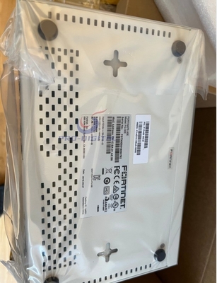 Firewall cablato Fortinet FG-30E 900 mila sessioni simultanee per una sicurezza robusta